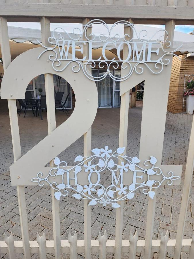 Villa Rose Cottages Bloemfontein Exteriör bild